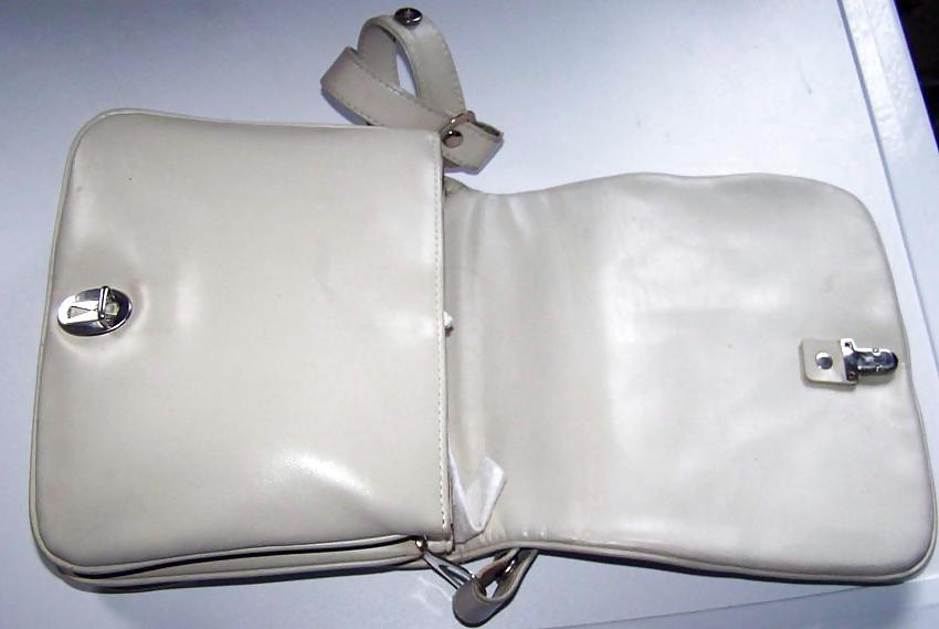 25P Hot leather handbag from the seventies 