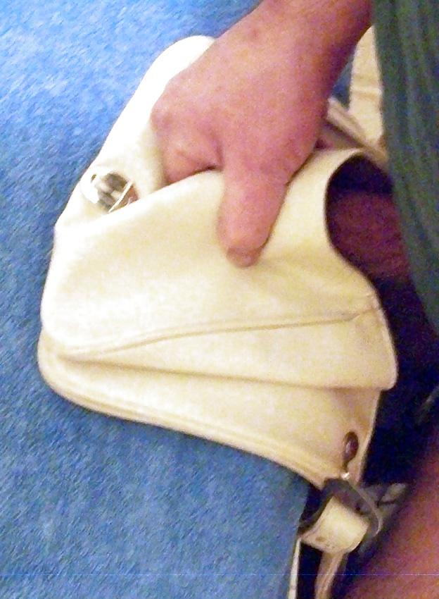 25P Hot leather handbag from the seventies 