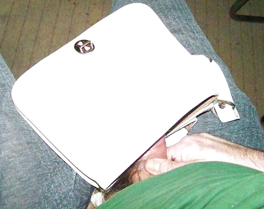 25P Hot leather handbag from the seventies 