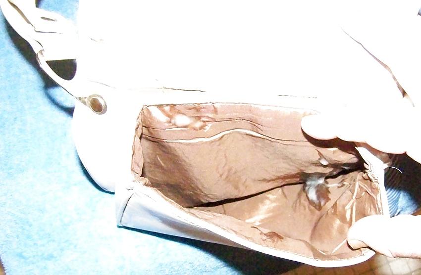 25P Hot leather handbag from the seventies 