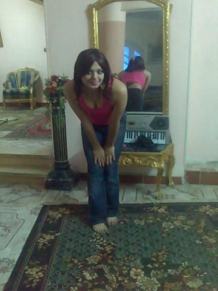 25P Arab woman