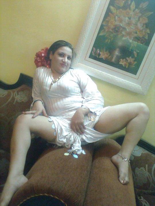 25P Arab woman
