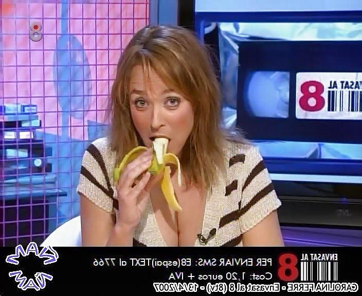 25P Busty mature woman loves showing necklines