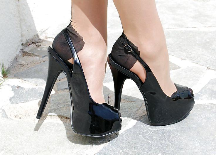 23P Wonderful Legs wrapped  in Nylon and High Heels on Feet