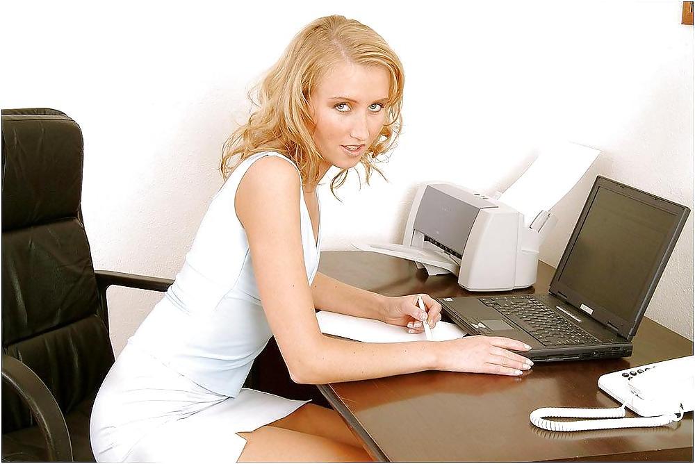 25P Secretaerinen leslie in office