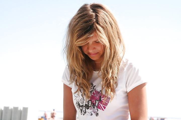 25P Teen girls on beach!