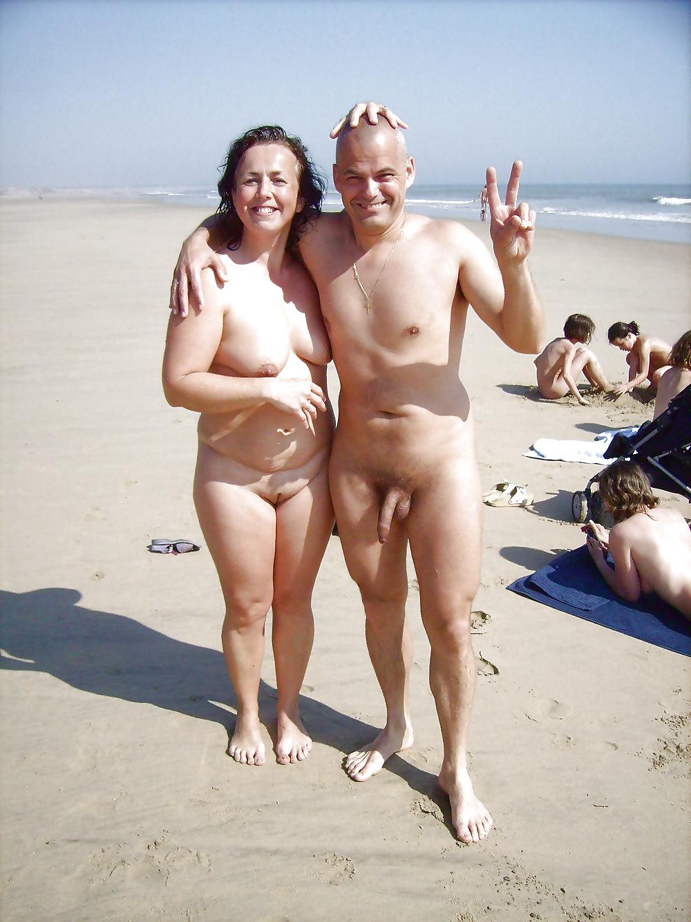 25P Naked Beach Girls and Guys