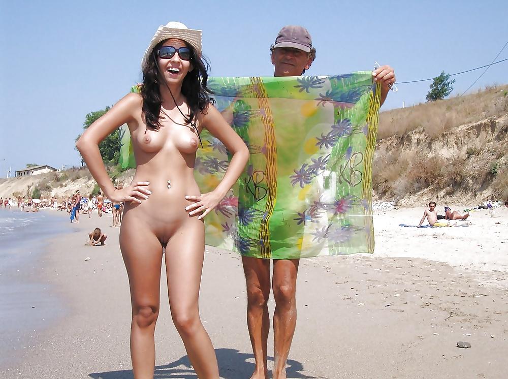 25P Naked Beach Girls and Guys
