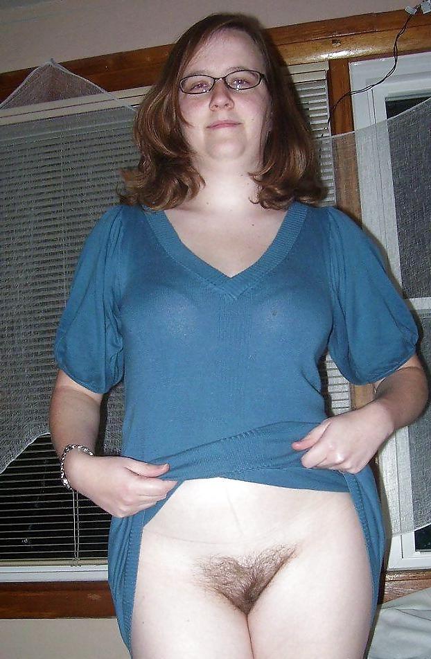 25P Hairy pussy flashing