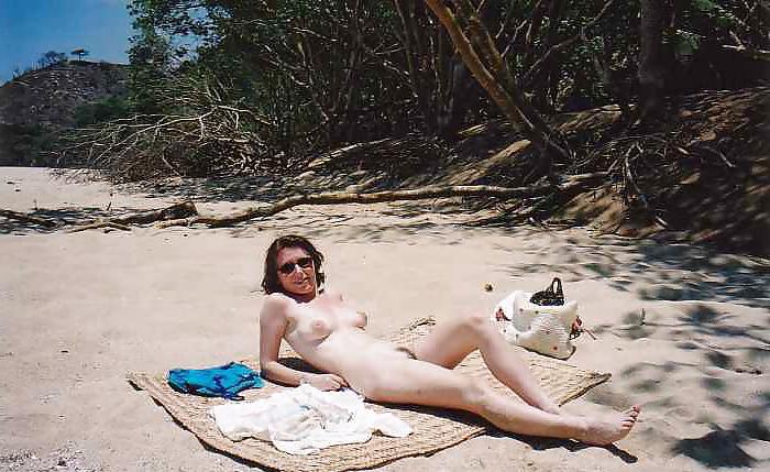 20P Naked beach 114.