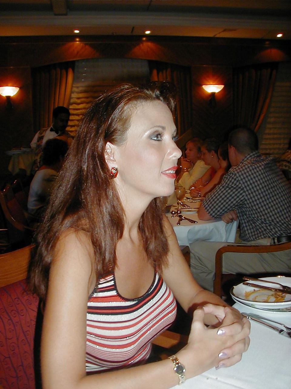 18P Heiße MILF-Mutter im Urlaub
