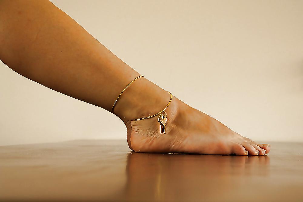 25P Ankle bracelets - my favorite woman's decoration. comments?