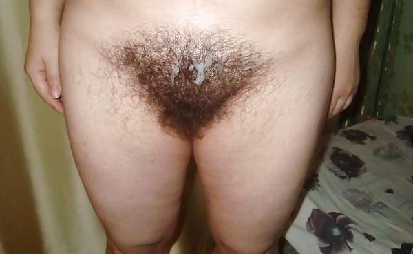 25P Cummed on hairy pussy 2