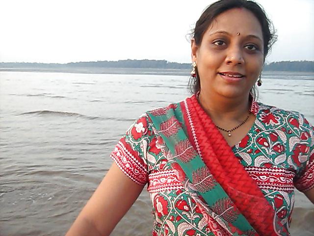 25P Hot Mumbai  MILF  Doctor Poonam!