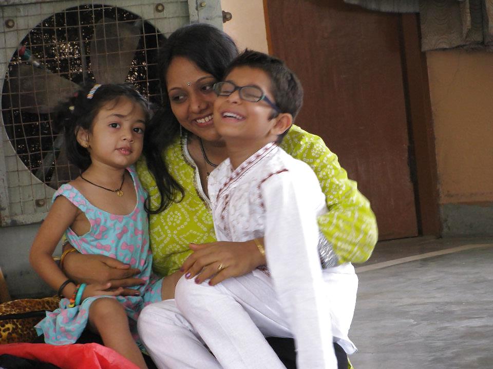 25P Hot Mumbai  MILF  Doctor Poonam!