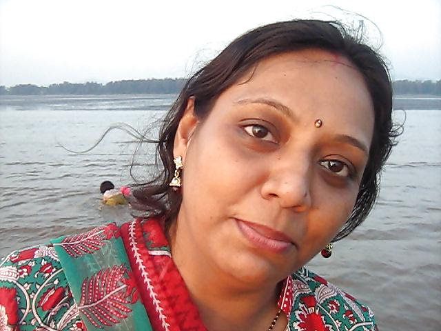 25P Hot Mumbai  MILF  Doctor Poonam!