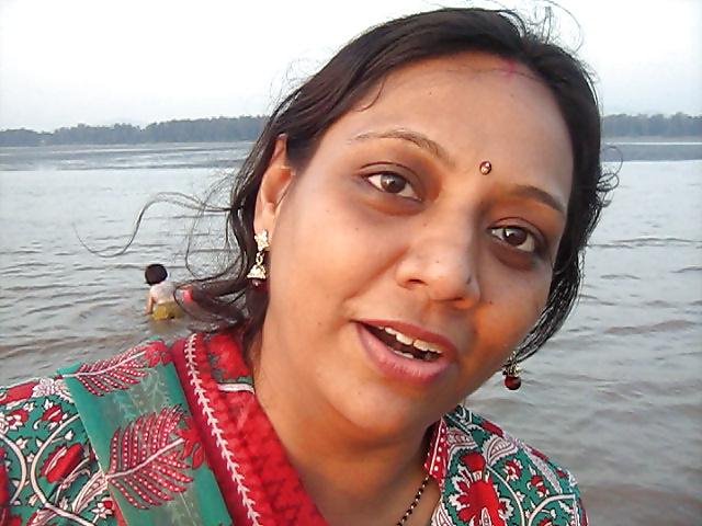 25P Hot Mumbai  MILF  Doctor Poonam!