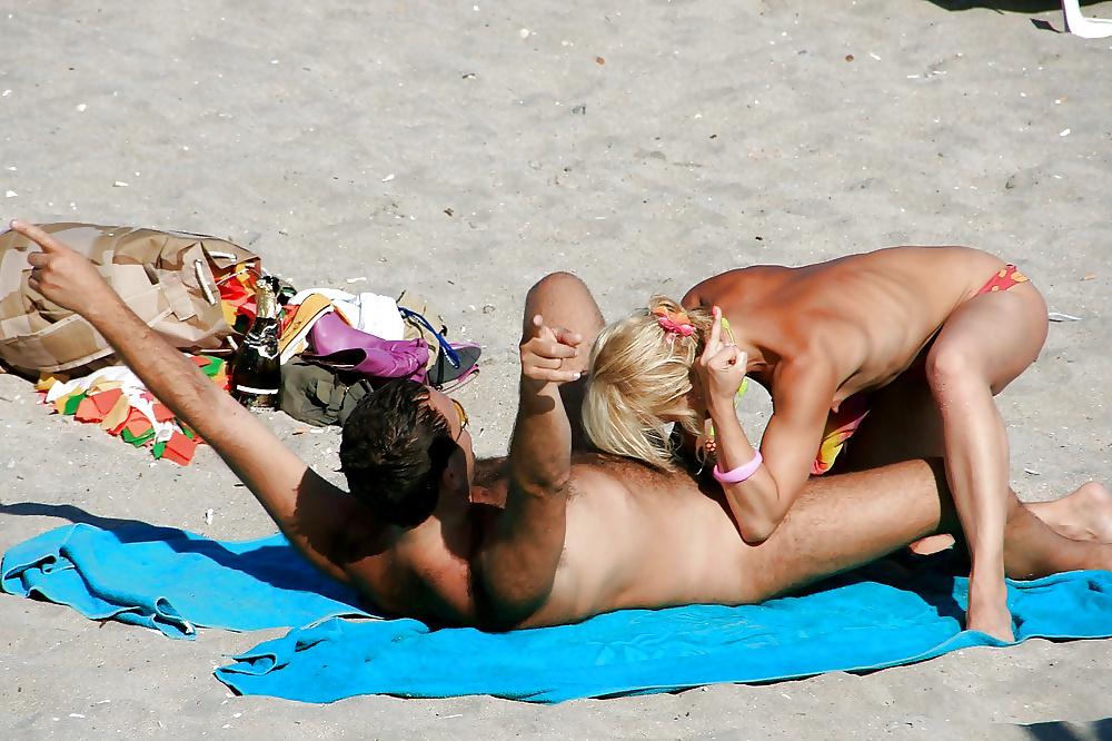 25P Fun and Sex Plays on the Beach with Hidden Camera