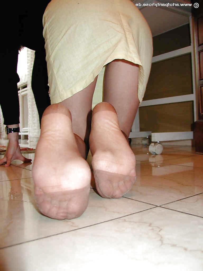 13P We all LOVE stinky Nylon feet