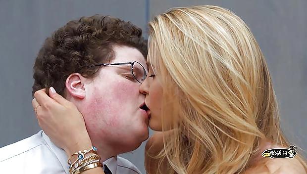 25P Hässlicher Mann mit schöner Frau