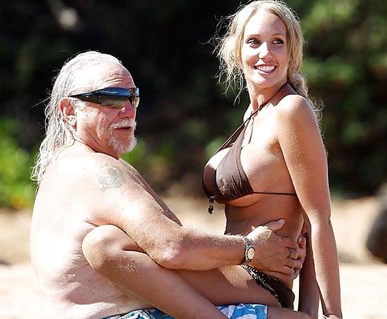 25P Hässlicher Mann mit schöner Frau