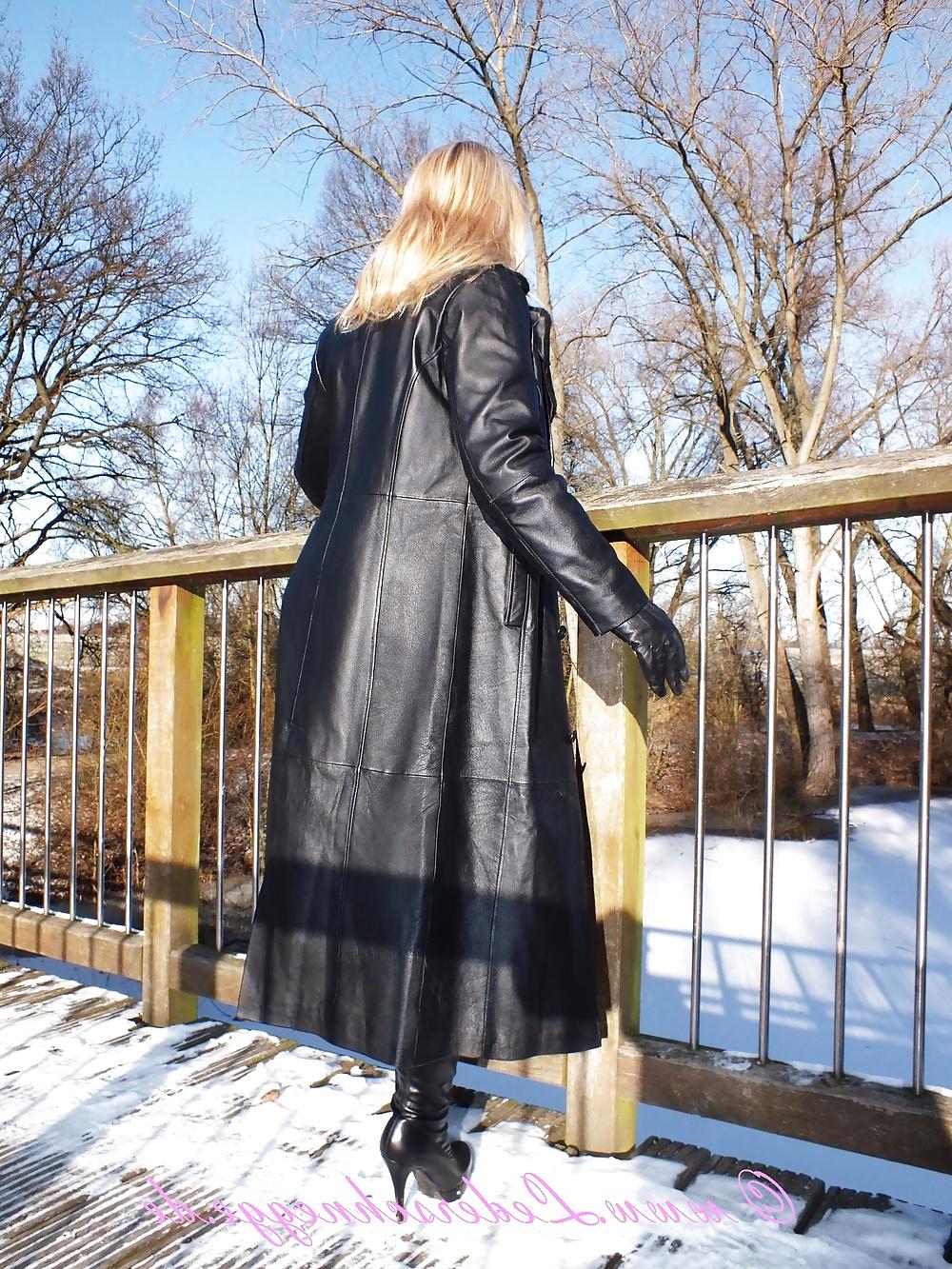 25P Leather coat
