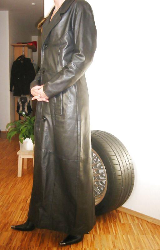 25P Leather coat