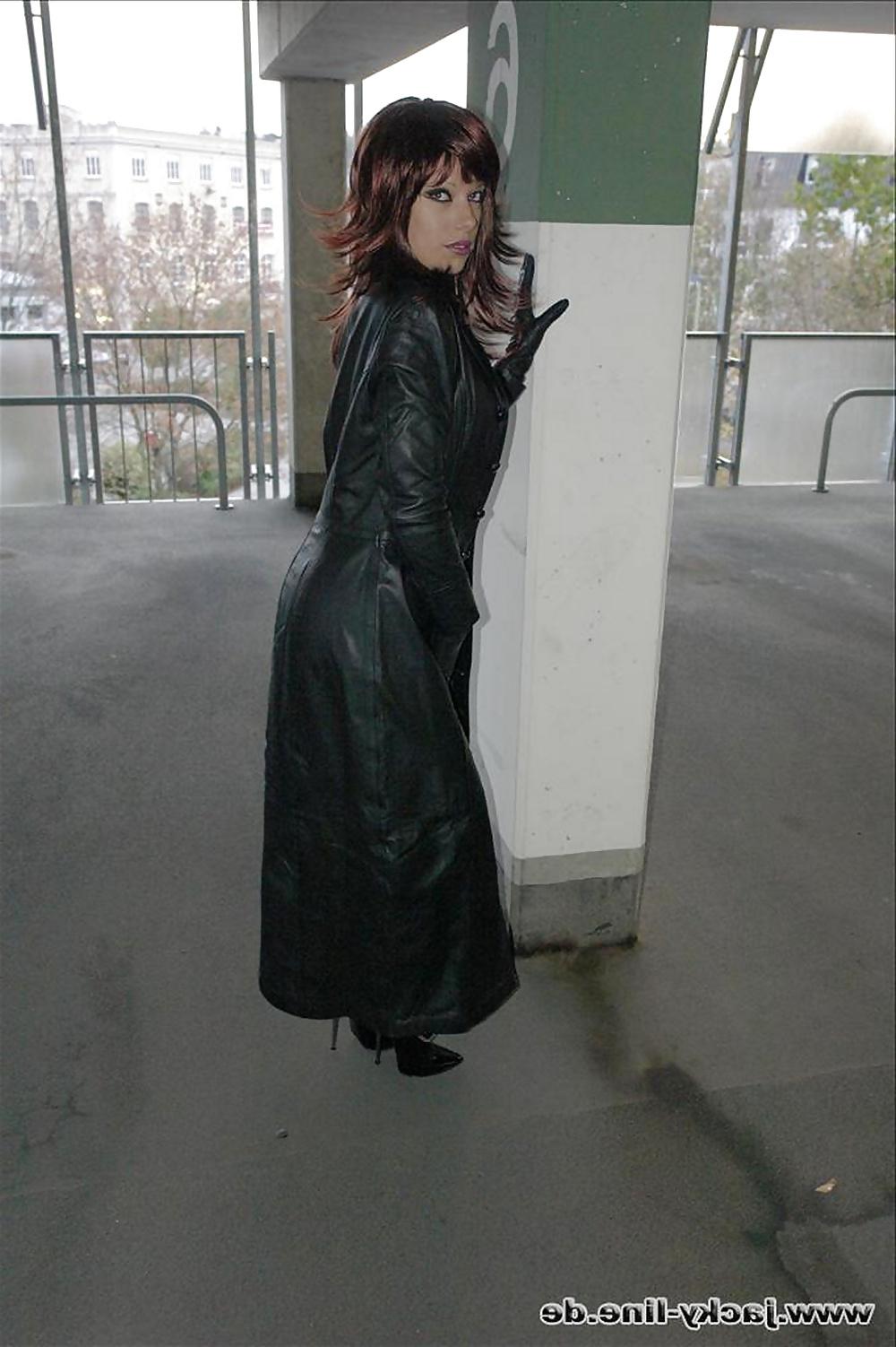 25P Leather coat