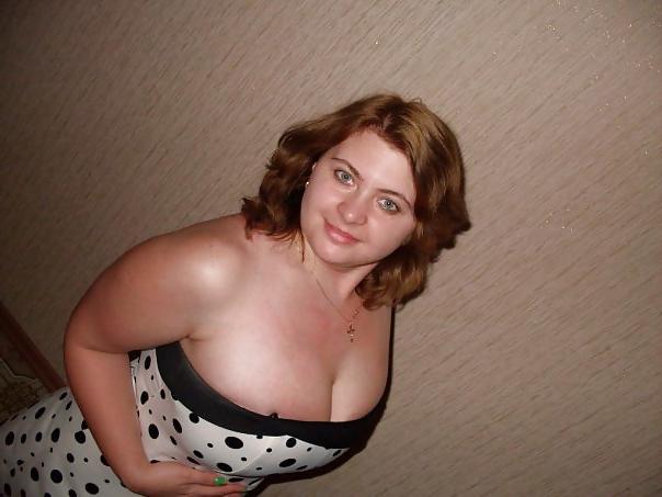 16P Busty Russian Woman 2077