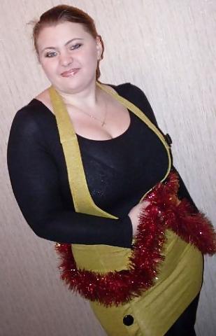 16P Busty Russian Woman 2077
