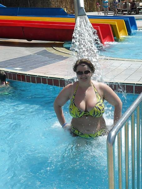 16P Busty Russian Woman 2077
