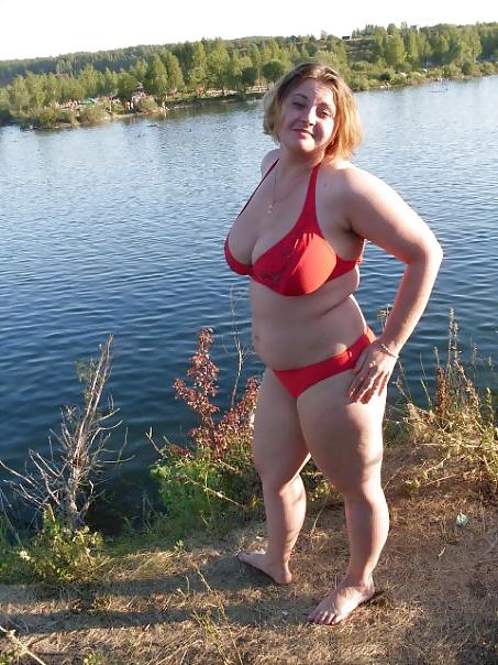 16P Busty Russian Woman 2077
