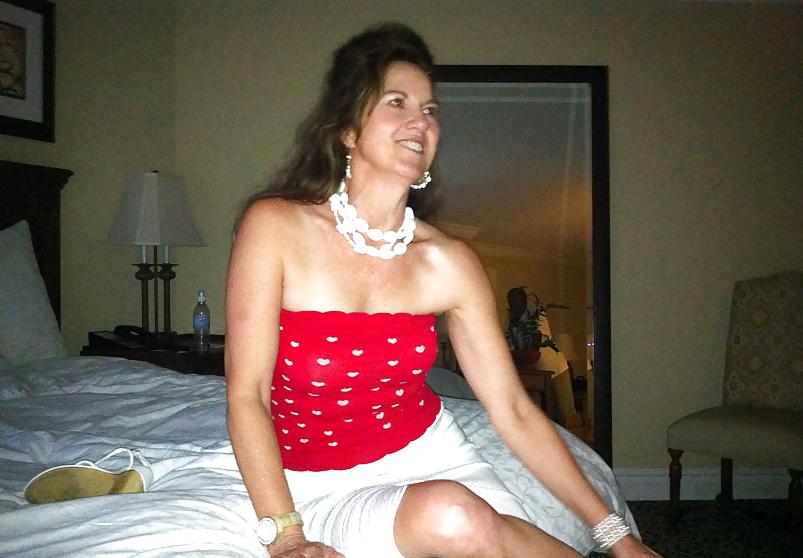 25P Sexy mature milf