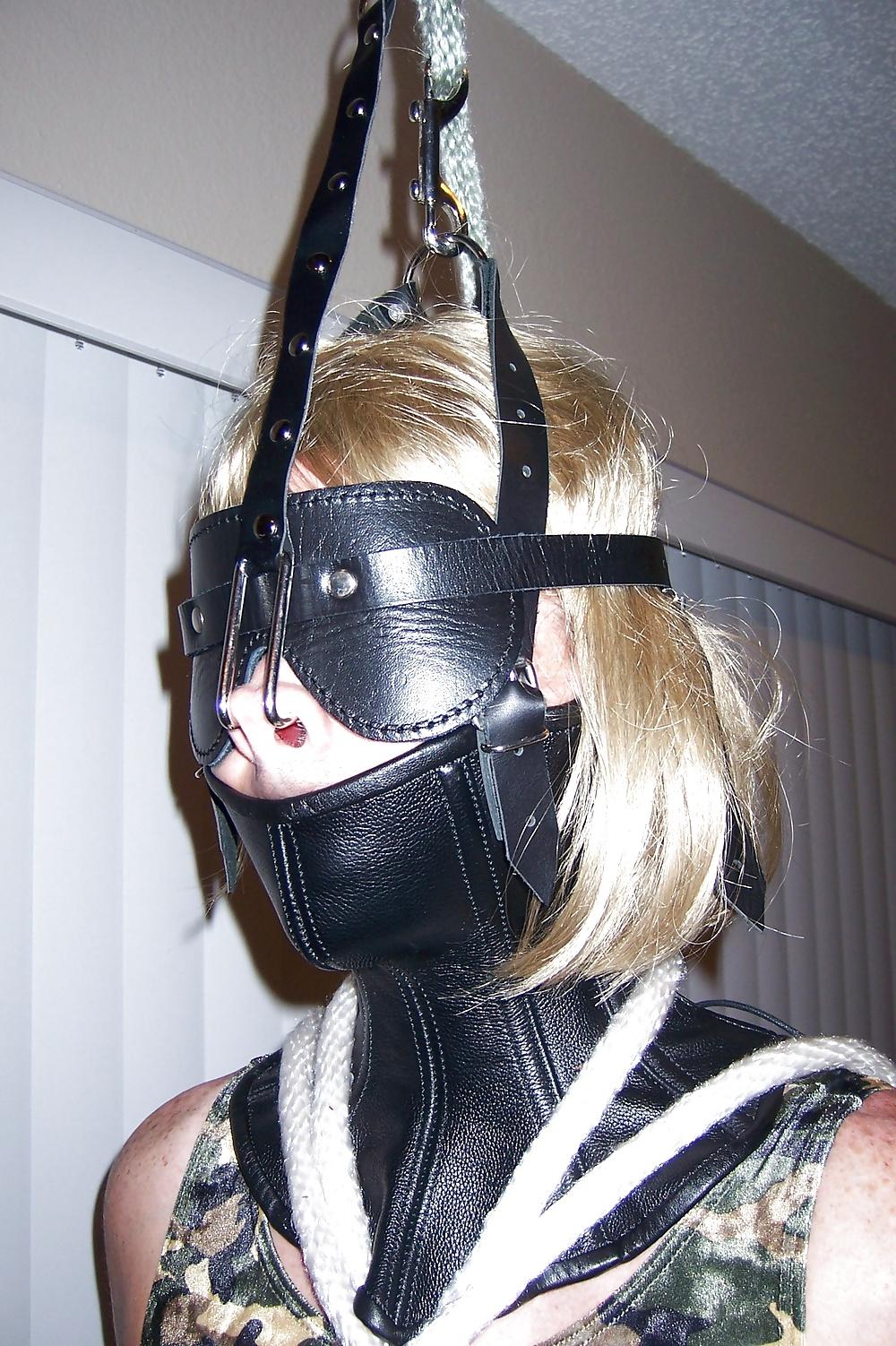 7P Ts in bondage leather