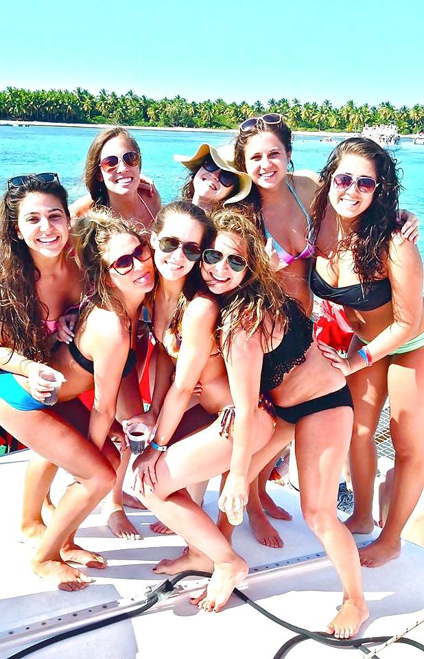 25P Beach babes and college girls