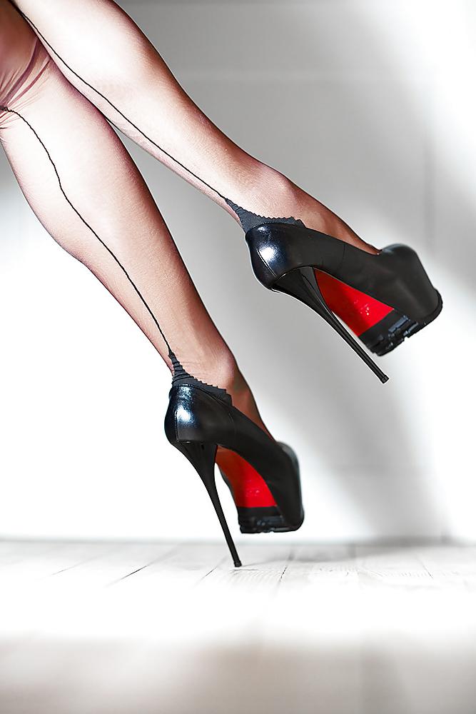 10P Nylon stockings & high heels