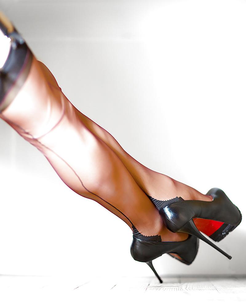 10P Nylon stockings & high heels