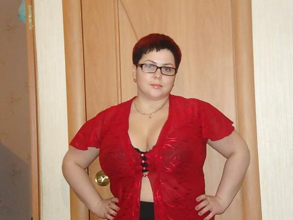 16P Busty Russian Woman 2113