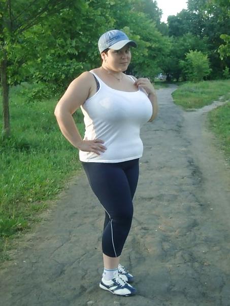 16P Busty Russian Woman 2113
