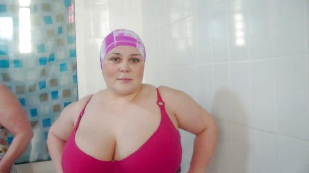 16P Busty Russian Woman 2113