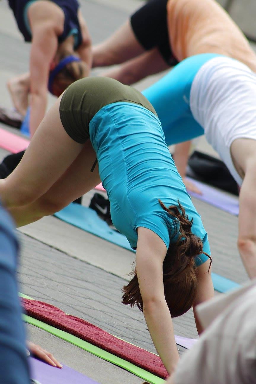 22P Haciendo yoga + Bonus Extra