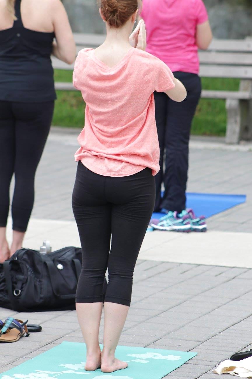 22P Haciendo yoga + Bonus Extra