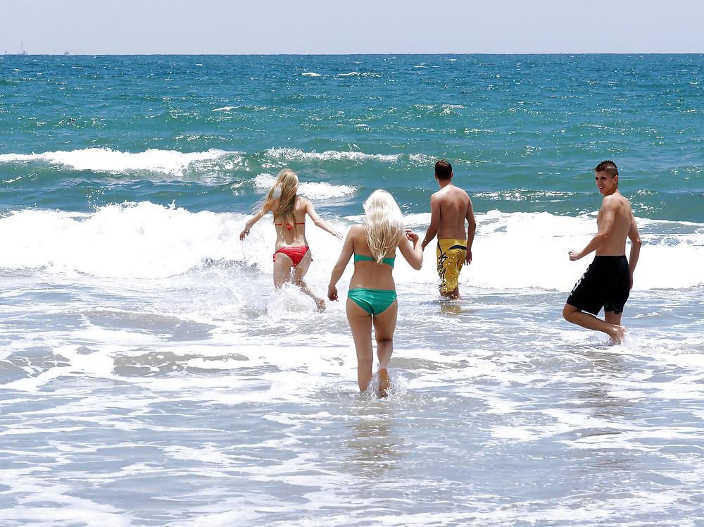 10P Very embarrasing moment at the beach