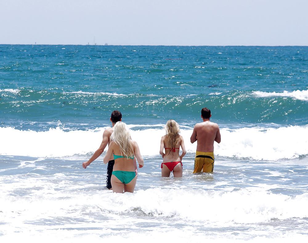 10P Very embarrasing moment at the beach