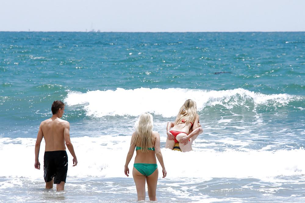 10P Very embarrasing moment at the beach