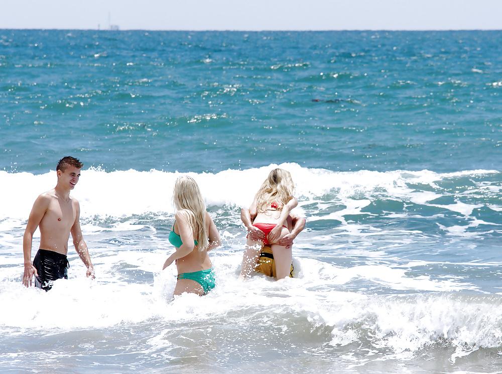 10P Very embarrasing moment at the beach