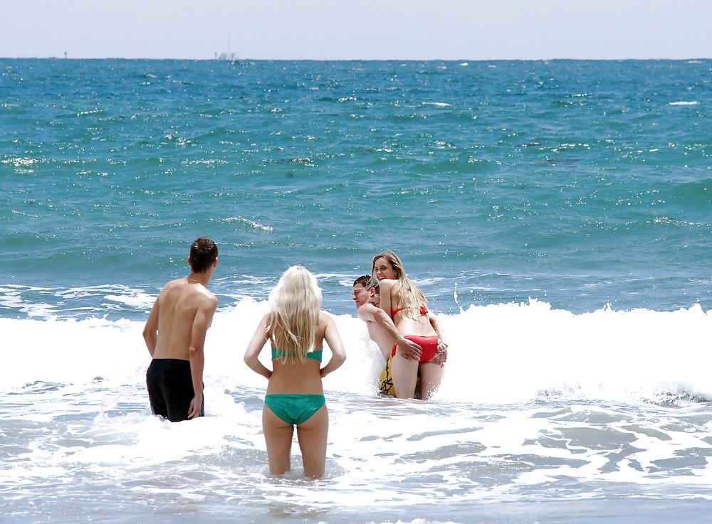 10P Very embarrasing moment at the beach