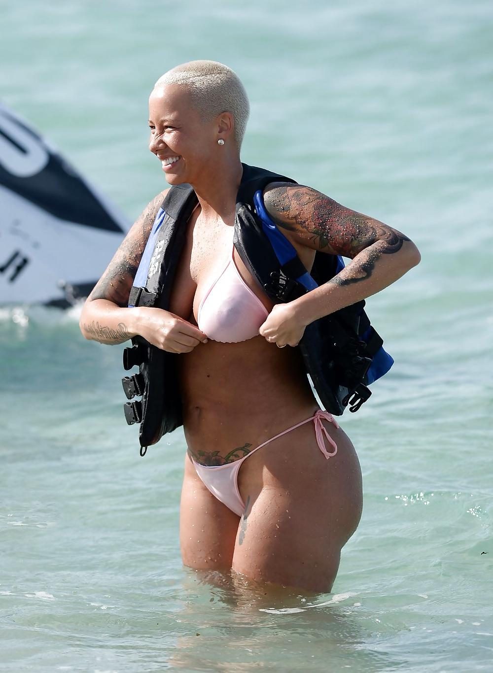 25P Amber Rose Beach 2015 january