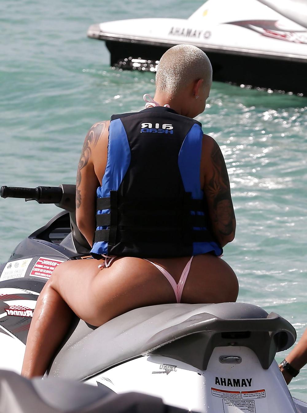 25P Amber Rose Beach 2015 january