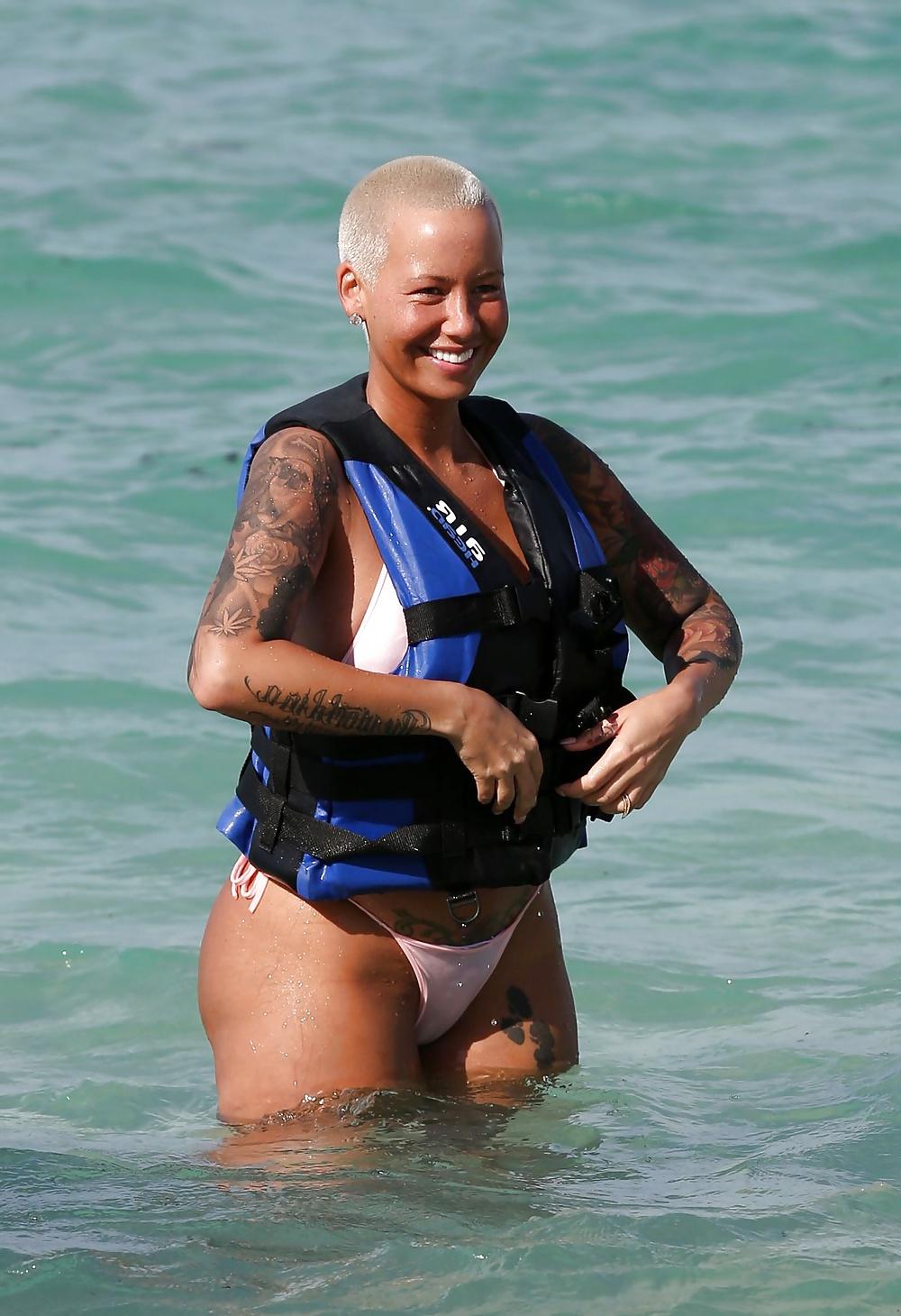 25P Amber Rose Beach 2015 january